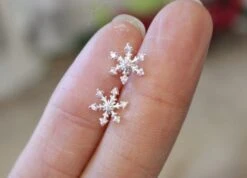 Snowflake Stud Earrings, Christmas Gift, Dainty Earrings, Sterling Silver Snowflake Stud Earrings, Sister Gift, Mother Gift, Small Stud.