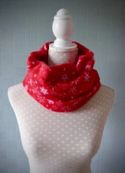Pink White Fleece Snood, Cowl, Neck Warmer, White Snowflakes, Christmas Gift -Jewellery Soldes Boutique il fullxfull.1146405643 psue