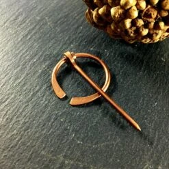 Penannular Brooch - Copper Viking Brooch, Celtic Shawl Pin Christmas Gifts For Knitters, Metal Cloak Clasp Norse Pagan Yule Gifts 10 Penannular Brooch - Copper Viking Brooch, Celtic Shawl Pin Christmas Gifts For Knitters, Metal Cloak Clasp Norse Pagan Yule Gifts -Jewellery Soldes Boutique il fullxfull.2052587144 5m2c