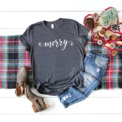 Christmas T Shirts, Merry Shirt, Religious Christmas Shirts For Women, Cute Womens Christmas T Shirt, Merry And Bright Tee, Holiday T-shirt -Jewellery Soldes Boutique il fullxfull.2054870256 it8q