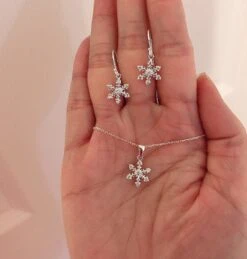 Sterling Silver SnowFlake Earrings, Blue Topaz Snowflake Earrings, Christmas Gift, Dainty Earrings, Silver Earrings Sister Gift, Mother Gift -Jewellery Soldes Boutique il fullxfull.2085693684 pshm