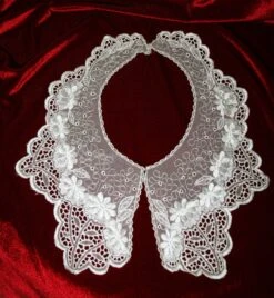 White Lace Collar/ Made In Italy/ Timeless Gift/ Gift For Her/Vintage 80s/ Christmas Gift 10 White Lace Collar/ Made In Italy/ Timeless Gift/ Gift For Her/Vintage 80s/ Christmas Gift -Jewellery Soldes Boutique il fullxfull.2099458586 onuv