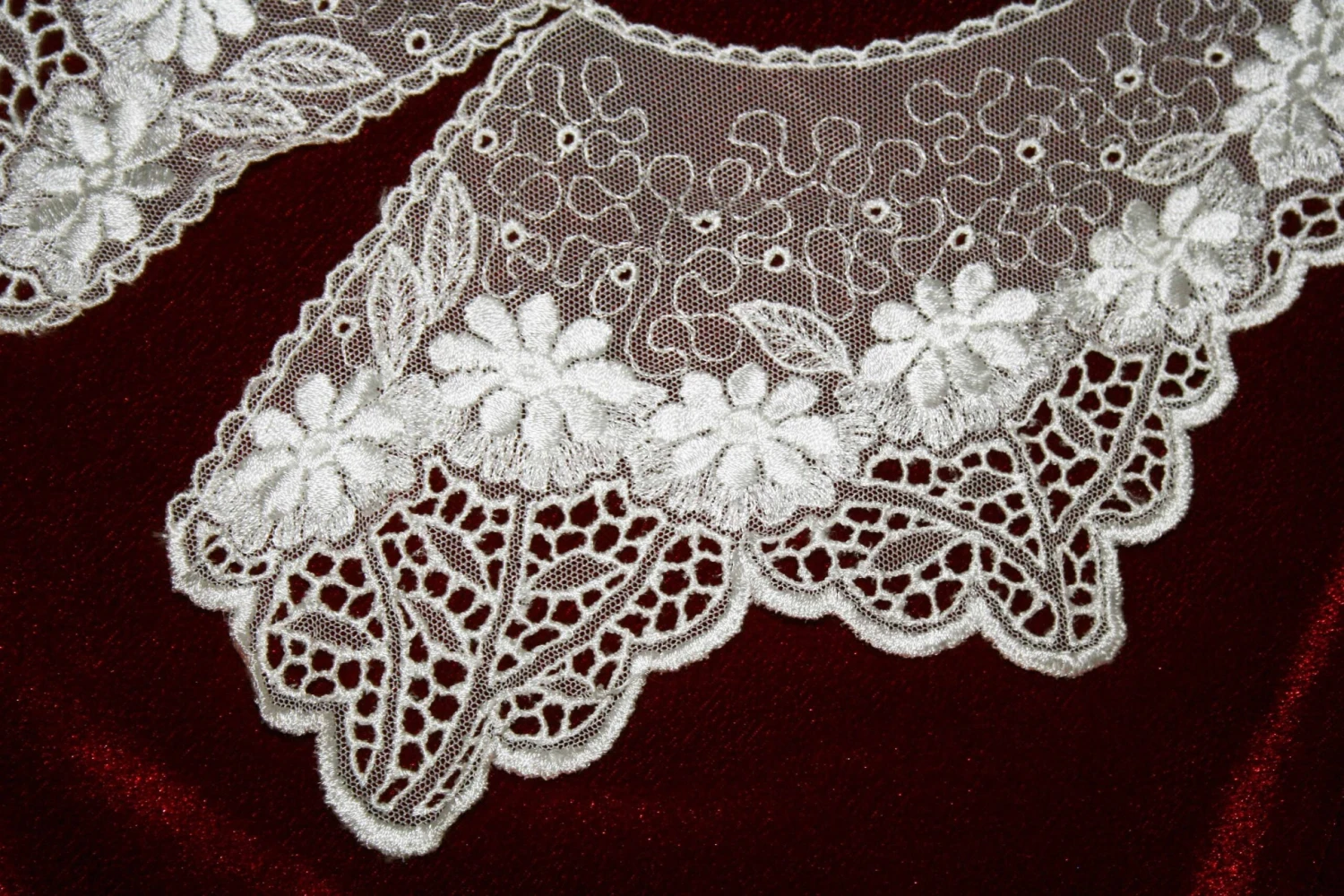 White Lace Collar/ Made In Italy/ Timeless Gift/ Gift For Her/Vintage 80s/ Christmas Gift 4 White Lace Collar/ Made In Italy/ Timeless Gift/ Gift For Her/Vintage 80s/ Christmas Gift - Image 2