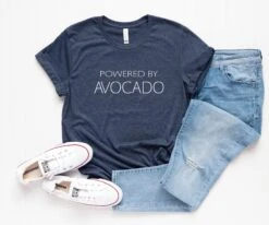 Powered By Avocado Funny Tshirts Women Graphic Tee Vegan Christmas Best Friend Gift For Her Women Mens T-shirt -Jewellery Soldes Boutique il fullxfull.2384842074 phgd