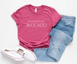 Powered By Avocado Funny Tshirts Women Graphic Tee Vegan Christmas Best Friend Gift For Her Women Mens T-shirt -Jewellery Soldes Boutique il fullxfull.2432453889 8vrk