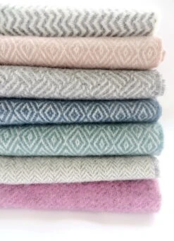 Christmas Gift ,Wool Scarf Unisex, Herringbone Wool Scarf, Grey Wool Scarf, Lambs Wool Scarf, Gift For Mom, Gift For Him, Gift Before 20Eur