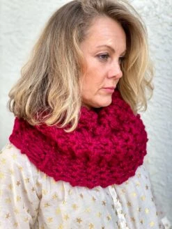 Outlander Cowl, Infinity Scarf In Christmas Red, Chunky Hand Knitted Shoulder Cape, Neck Warmer, Christmas Gift, Outlander Gifts -Jewellery Soldes Boutique il fullxfull.2645862827 hl9h