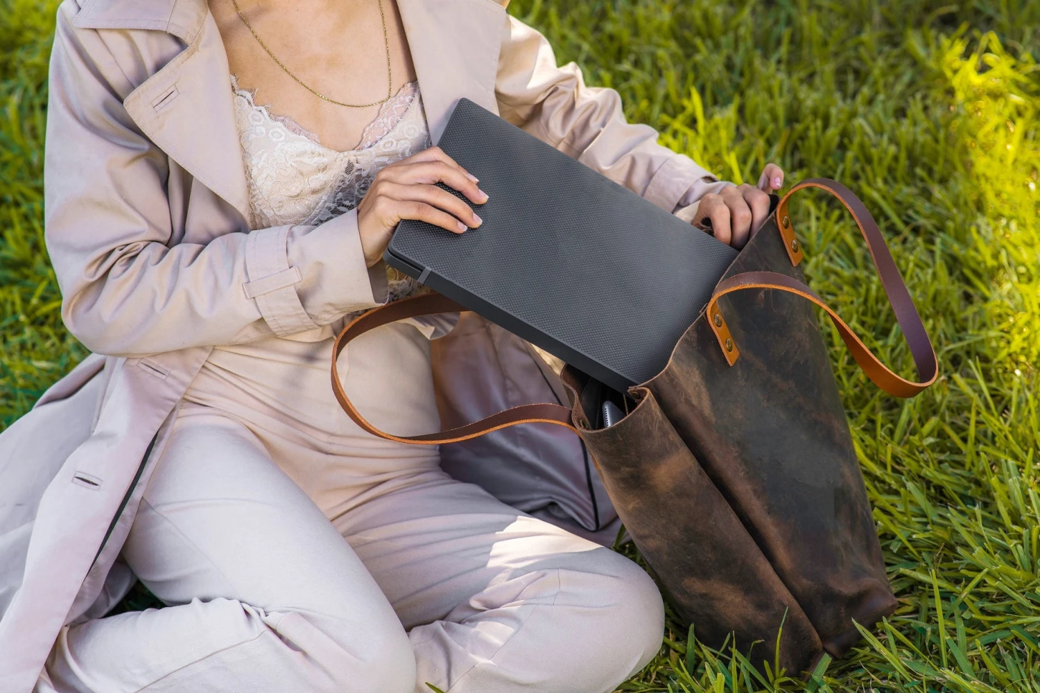 Christmas Sale Women’s Leather Tote Bag, Leather MacBook Tote Bag, Distressed Leather Personalized Shoulder Bag, Tote Bag For Her 9 Christmas Sale Women’s Leather Tote Bag, Leather MacBook Tote Bag, Distressed Leather Personalized Shoulder Bag, Tote Bag For Her - Image 7