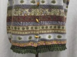 Areo Fall Fleece Christmas Motif Vest Sz L Green Fringe Hemline Barrel Shaped Wood Buttons Country Farmhouse Chic Rustic Woodland Comfort -Jewellery Soldes Boutique il fullxfull.2736535930 muth