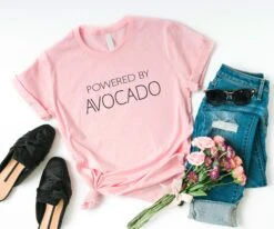 Powered By Avocado Funny Tshirts Women Graphic Tee Vegan Christmas Best Friend Gift For Her Women Mens T-shirt -Jewellery Soldes Boutique il fullxfull.3174980806 b57s