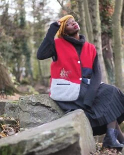 90s Geiser Wool Vest| Vintage Sleeveless Sweater With Reindeer Print| Country Cool Grey And Red Vest With Pockets| Christmas Reindeer Vest