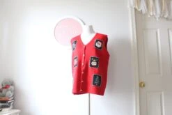 90s Vintage CHRISTMAS SWEATER.....size Medium Large Womens. Kitsch. Retro. Presents. Kawaii. Reindeer. Novelty. Holiday. Christmas. Beaded