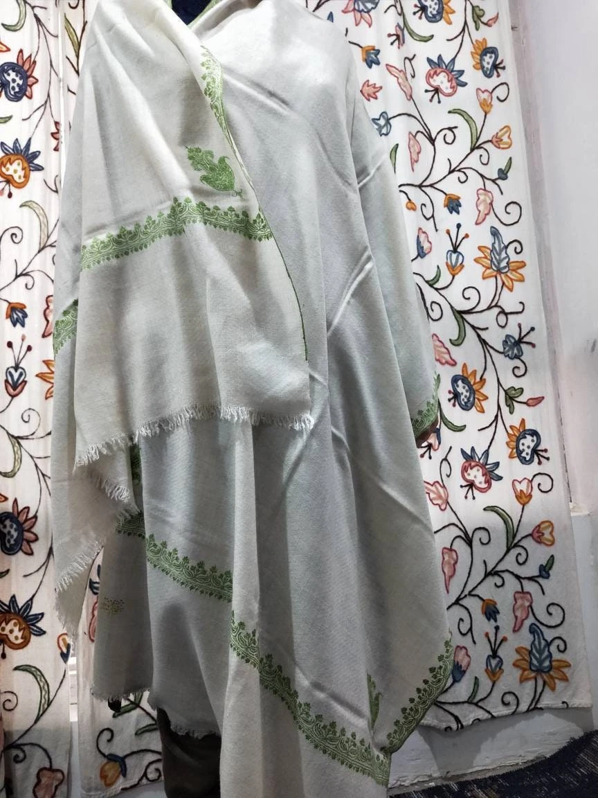 Premium Handcrafted Kashmiri Pashmina Sozni Embroidered Ivory Shawl, Softest And Luxurious Wedding Gift, Christmas Gift 75 X 205 Cm 7 Premium Handcrafted Kashmiri Pashmina Sozni Embroidered Ivory Shawl, Softest And Luxurious Wedding Gift, Christmas Gift 75 X 205 Cm - Image 5