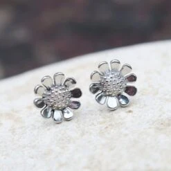 Silver Flower Stud Earrings - Christmas Gift / Birthday Gift • Earrings Studs • Daisy Earrings In Sterling Silver • Everyday Post Earrings