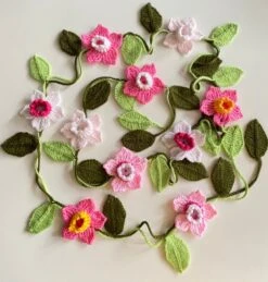 Daffodil Necklace- Crochet Lariat Scarf- Pink Fuchsia White Jonquil Narcissus -christmas Gift- Pink Flower Necklace- Pink Daffodil Jewelry