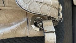 Guess Y2K / 2000s Vintage Shoulder Beige Off White Crossbody Patent Leather Bag, Gift For Her, Beautiful Y2K Handbag , Christmas Gift -Jewellery Soldes Boutique il fullxfull.5281578775 k4br