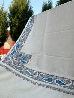 White Pashmina Shawl, Paper Mache Embroidery Shawl, Handmade Luxuries, Needle Work Shawl, Elegant Designer Scarfs, Gift For Christmas, India -Jewellery Soldes Boutique il fullxfull.5293727315 iqbq