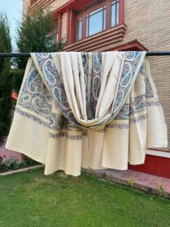 White Pashmina Shawl, Paper Mache Embroidery Shawl, Handmade Luxuries, Needle Work Shawl, Elegant Designer Scarfs, Gift For Christmas, India -Jewellery Soldes Boutique il fullxfull.5293727409 cavw