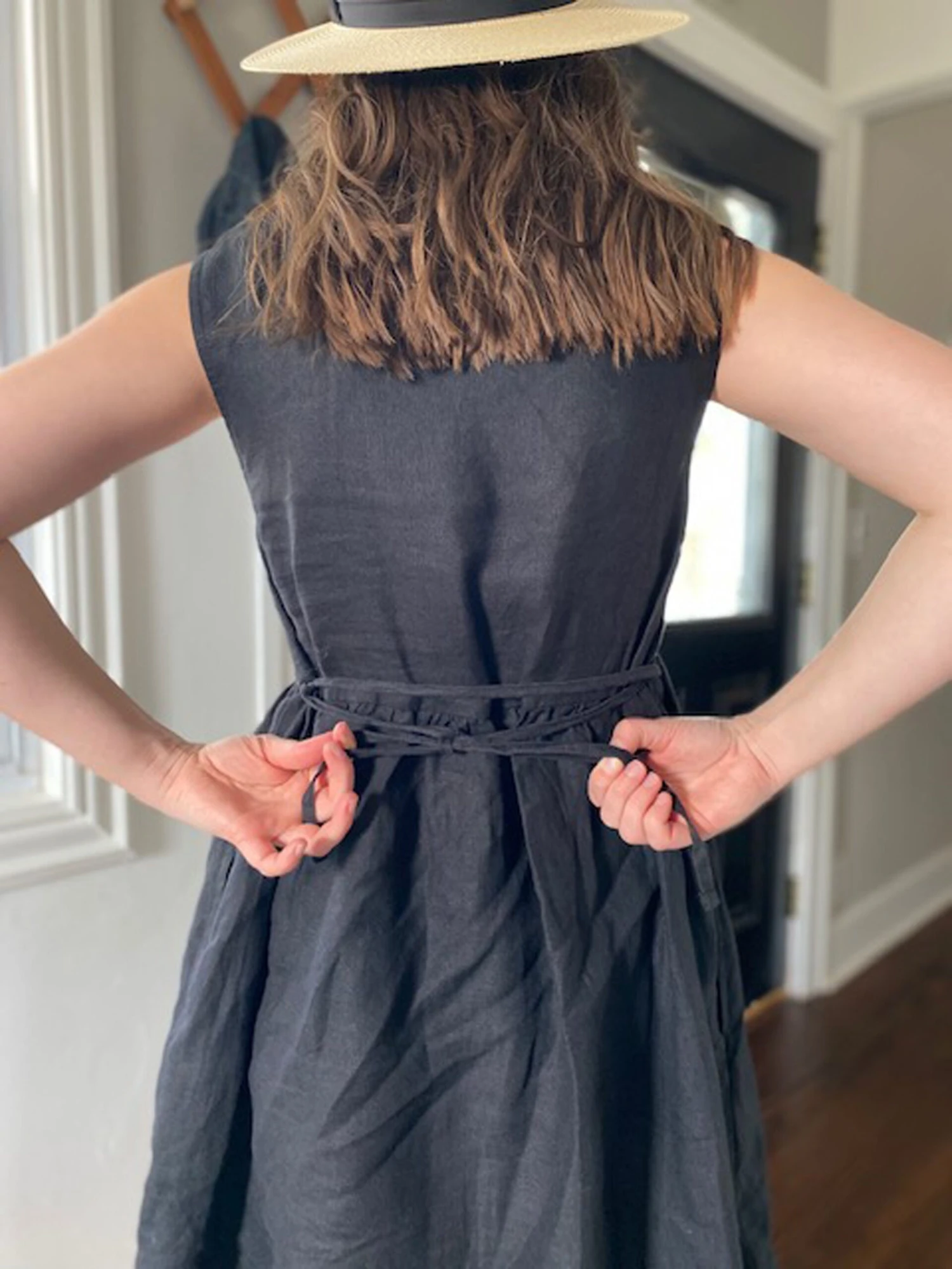 V-neck Linen Dress With Tie-Back Detail, SONOMA / Nursing Dress With Wooden Buttons / Available In 40 Colors / Christmas Gift For Her 4 V-neck Linen Dress With Tie-Back Detail, SONOMA / Nursing Dress With Wooden Buttons / Available In 40 Colors / Christmas Gift For Her - Image 2