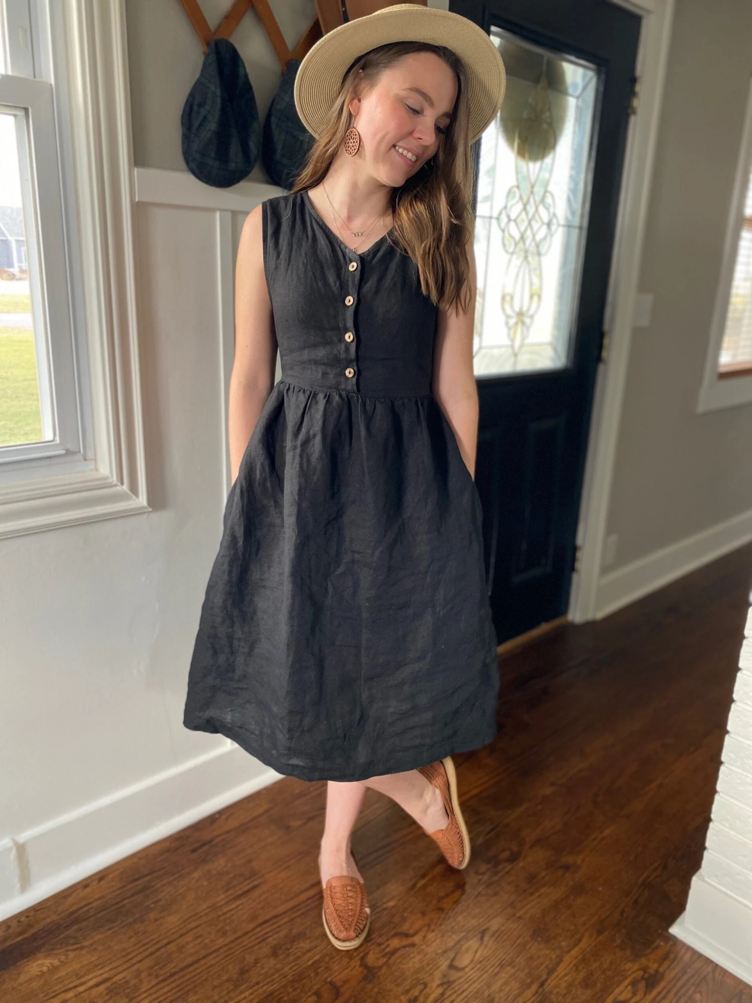 V-neck Linen Dress With Tie-Back Detail, SONOMA / Nursing Dress With Wooden Buttons / Available In 40 Colors / Christmas Gift For Her 6 V-neck Linen Dress With Tie-Back Detail, SONOMA / Nursing Dress With Wooden Buttons / Available In 40 Colors / Christmas Gift For Her - Image 4