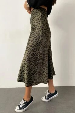 Leopard Pattern Satin Midi Green Skirt, Stylish Christmas Skirt, Satin Long Trend Skirt -Jewellery Soldes Boutique il fullxfull.5484687664 4ovt