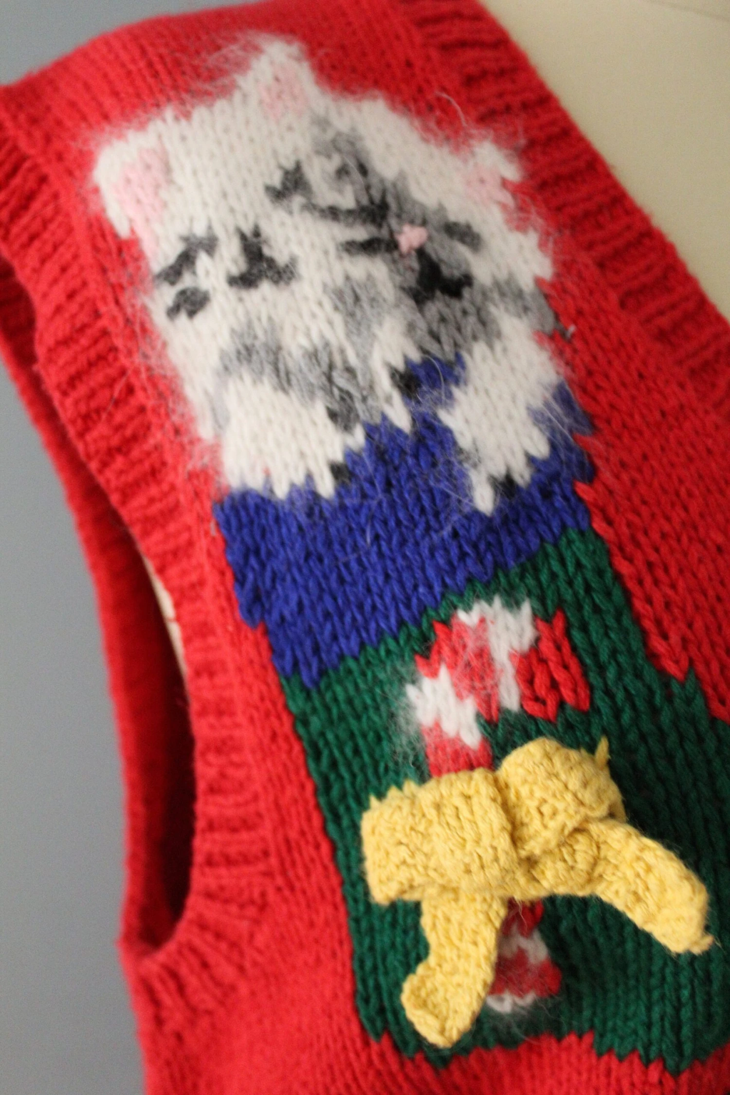 Christmas Kittens Intarsia Vest | Cute Kittens Vest | Hand-knitted Holiday Vest 6 Christmas Kittens Intarsia Vest | Cute Kittens Vest | Hand-knitted Holiday Vest - Image 4