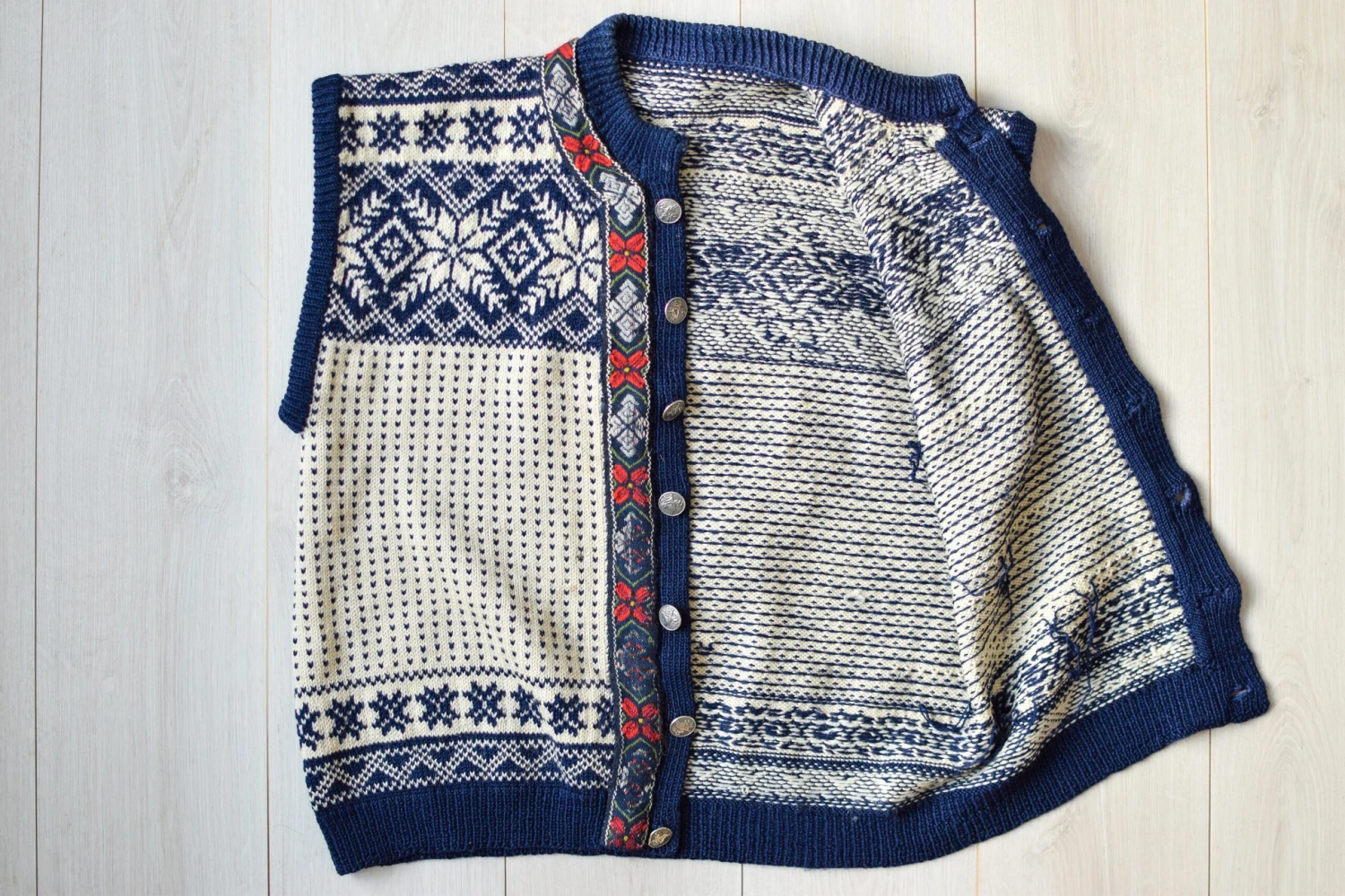 Authentic Norwegian Sweater Vest, 70s Vintage Vest, Nordic Sweater Vest, Hand Knit Folklore Vest, Christmas Gift, Knit Wool Vest, Men's L 8 Authentic Norwegian Sweater Vest, 70s Vintage Vest, Nordic Sweater Vest, Hand Knit Folklore Vest, Christmas Gift, Knit Wool Vest, Men's L - Image 6