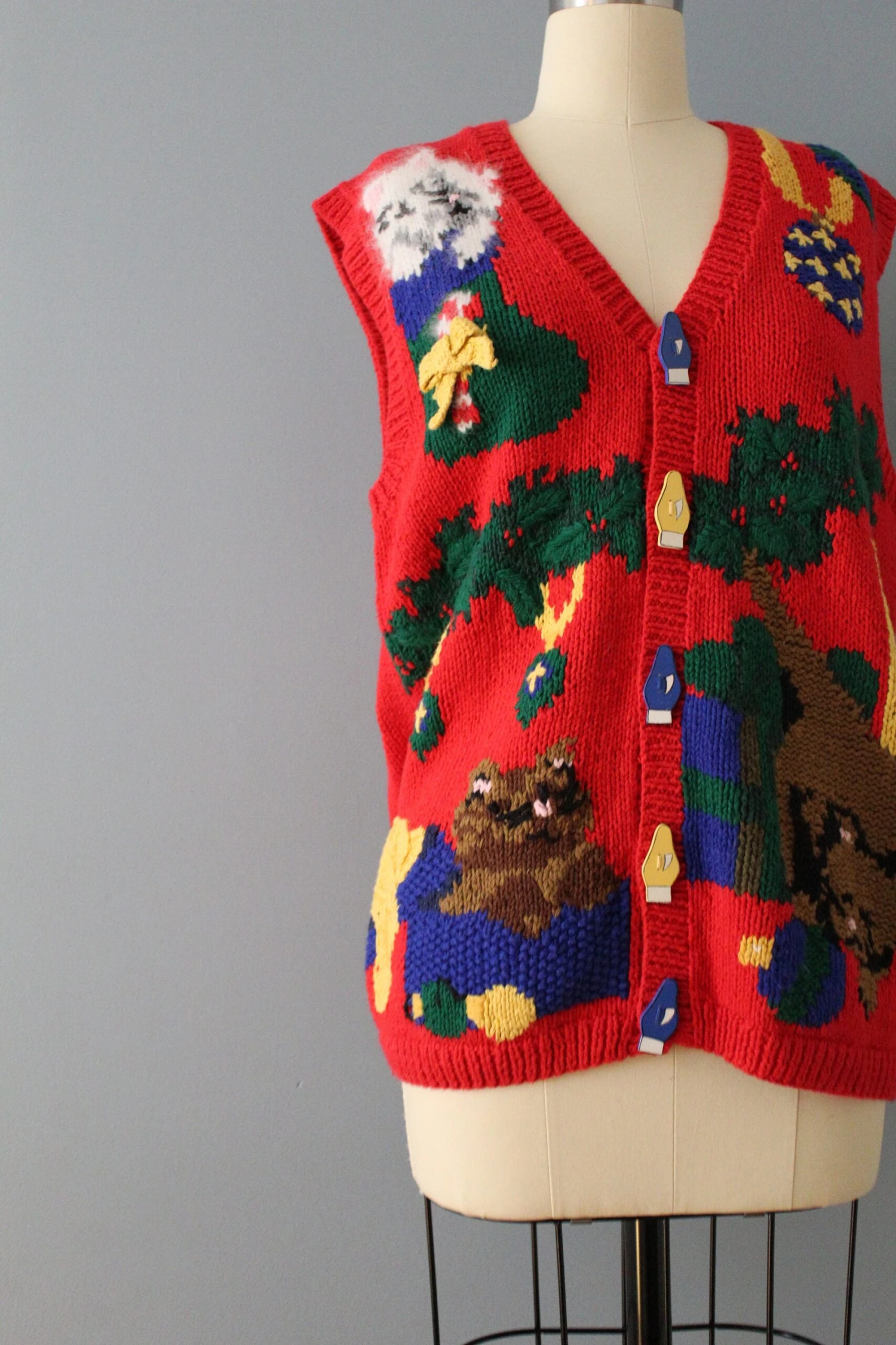 Christmas Kittens Intarsia Vest | Cute Kittens Vest | Hand-knitted Holiday Vest 5 Christmas Kittens Intarsia Vest | Cute Kittens Vest | Hand-knitted Holiday Vest - Image 3