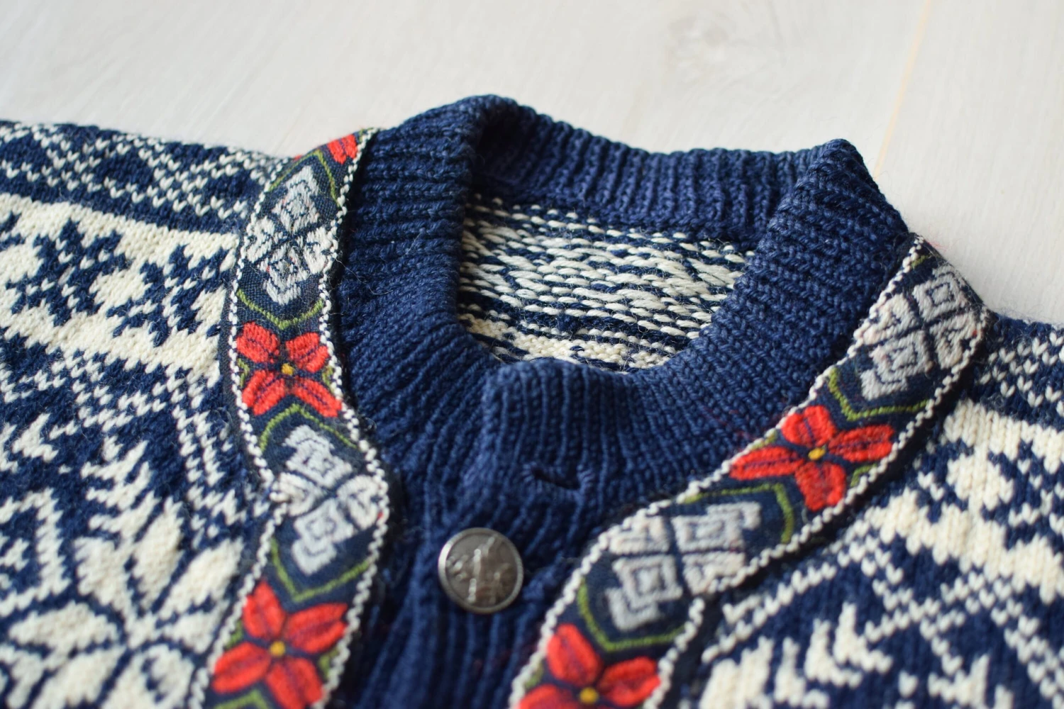 Authentic Norwegian Sweater Vest, 70s Vintage Vest, Nordic Sweater Vest, Hand Knit Folklore Vest, Christmas Gift, Knit Wool Vest, Men's L 4 Authentic Norwegian Sweater Vest, 70s Vintage Vest, Nordic Sweater Vest, Hand Knit Folklore Vest, Christmas Gift, Knit Wool Vest, Men's L - Image 2