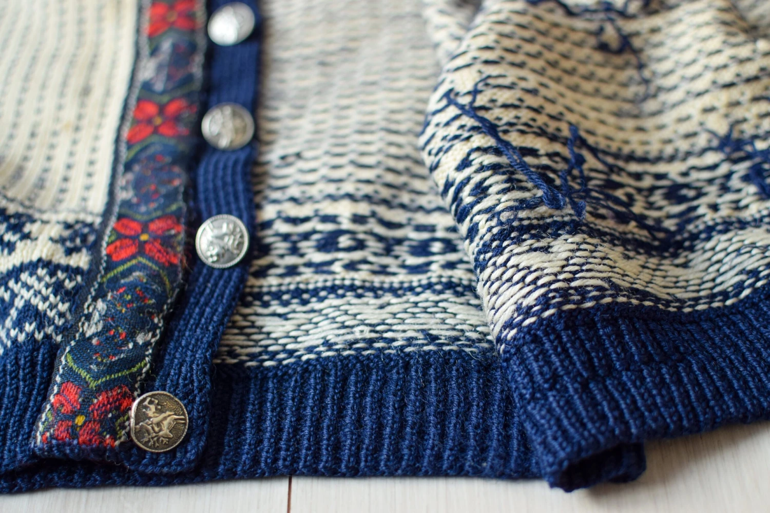 Authentic Norwegian Sweater Vest, 70s Vintage Vest, Nordic Sweater Vest, Hand Knit Folklore Vest, Christmas Gift, Knit Wool Vest, Men's L 6 Authentic Norwegian Sweater Vest, 70s Vintage Vest, Nordic Sweater Vest, Hand Knit Folklore Vest, Christmas Gift, Knit Wool Vest, Men's L - Image 4