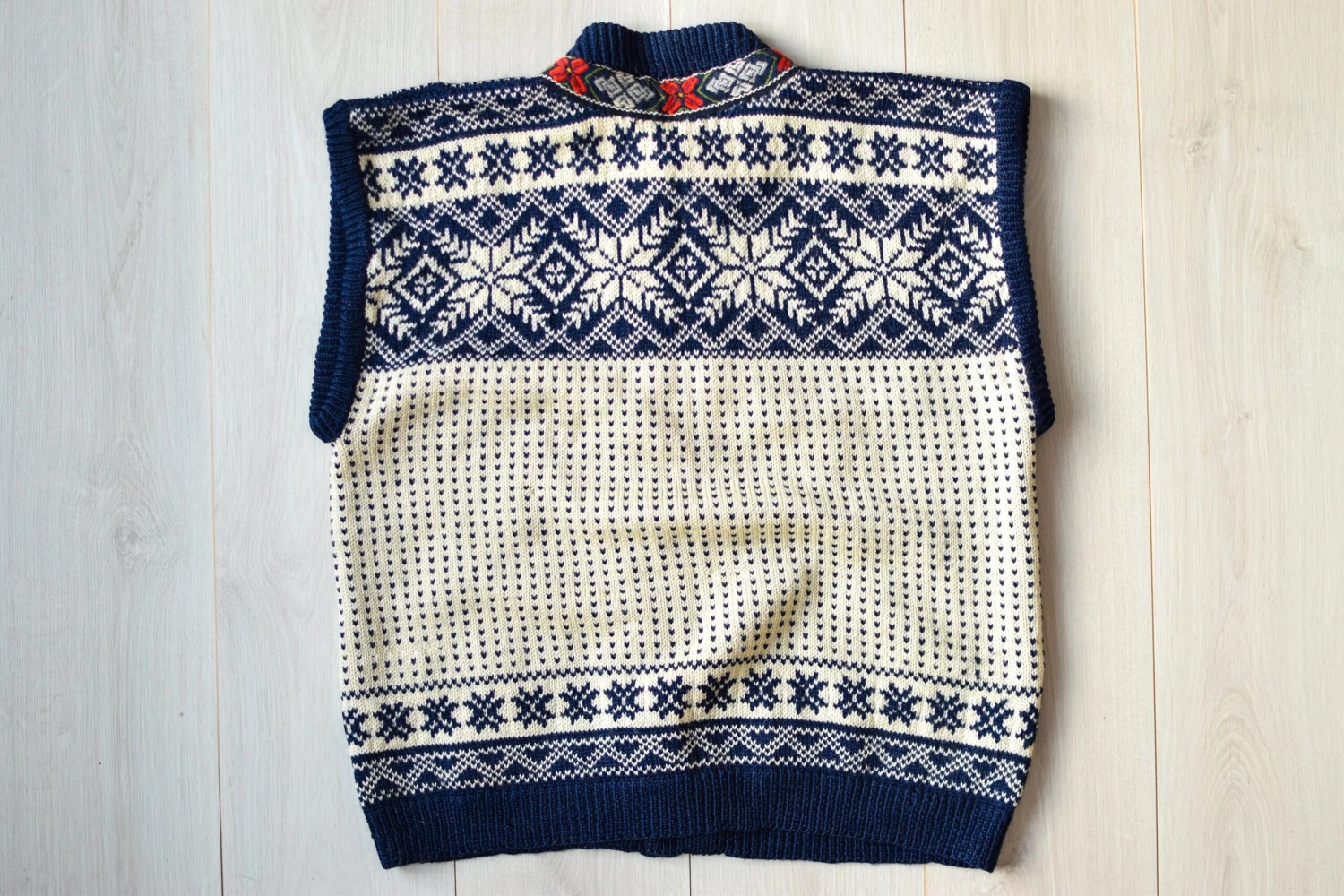 Authentic Norwegian Sweater Vest, 70s Vintage Vest, Nordic Sweater Vest, Hand Knit Folklore Vest, Christmas Gift, Knit Wool Vest, Men's L 11 Authentic Norwegian Sweater Vest, 70s Vintage Vest, Nordic Sweater Vest, Hand Knit Folklore Vest, Christmas Gift, Knit Wool Vest, Men's L - Image 9