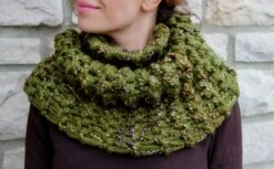 Outlander Cowl, Hand Knit Infinity Scarf For Women, Chunky Neck Warmer In Green, Shoulder Cape, Outlander Gift, Christmas Gift -Jewellery Soldes Boutique il fullxfull.663191797 pul7