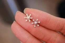 Sterling Silver SnowFlake Stud Earrings, Christmas Gift, Dainty Earrings, Silver Stud Earrings, Sister Gift, Mother Gift, Small Stud.