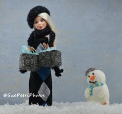 Fashion Doll Photography, Barbie Photos, Liv Doll Photos, Christmas Shopping Fashion Doll, Fashion Doll Diorama, Still Life Photography