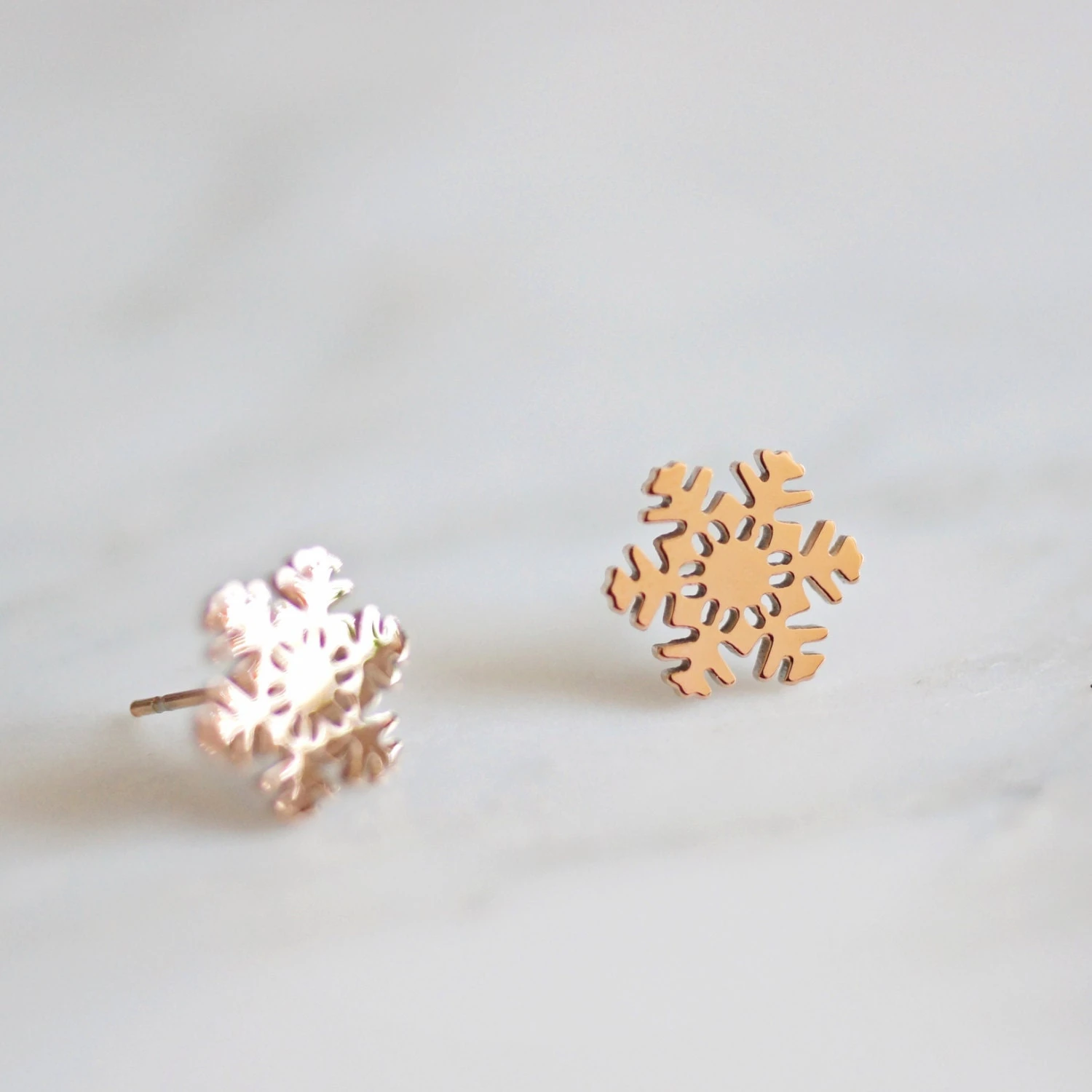 Snow Flakes Stud Earrings, Christmas Gift, For Her Under 20, Winter Wedding Jewelry, Rose Gold Silver, Kerst Cadeau Voor Vrouwen 5 Snow Flakes Stud Earrings, Christmas Gift, For Her Under 20, Winter Wedding Jewelry, Rose Gold Silver, Kerst Cadeau Voor Vrouwen - Image 3