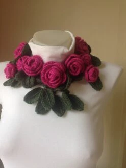 Pink Crochet Rose Scarf/Christmas Gifts/Crochet Scarf/Pink Rose Scarf/Cheap Gifts For Friends/Crochet Scarf Women/Crochet Gifts -Jewellery Soldes Boutique il fullxfull.957452664 lsdo